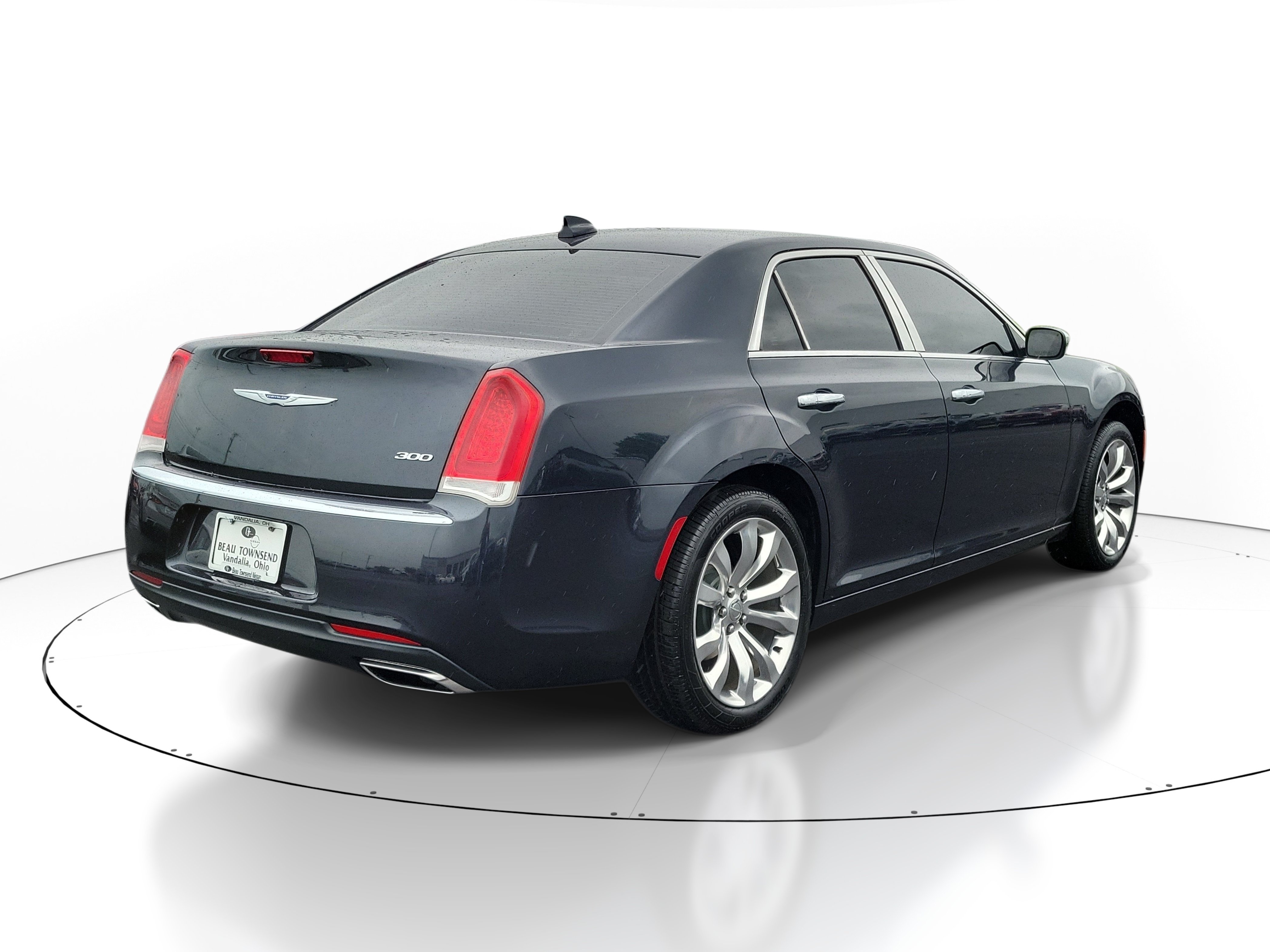 Used 2019 Chrysler 300 Limited RWD image 4