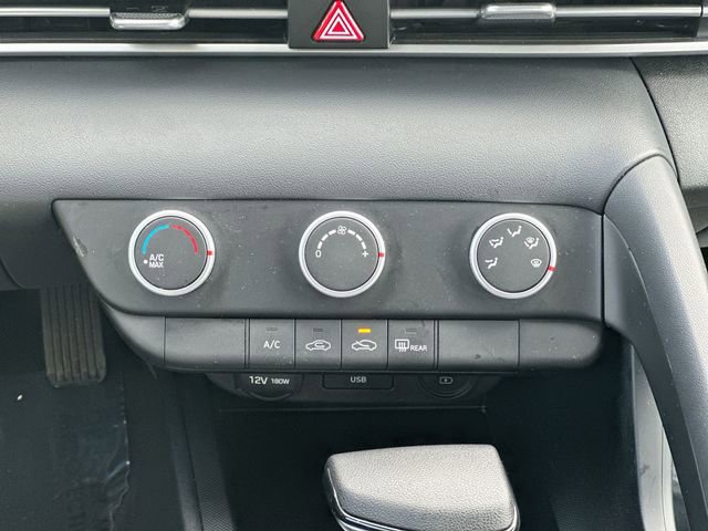 Used 2021 Hyundai Elantra SE image 18