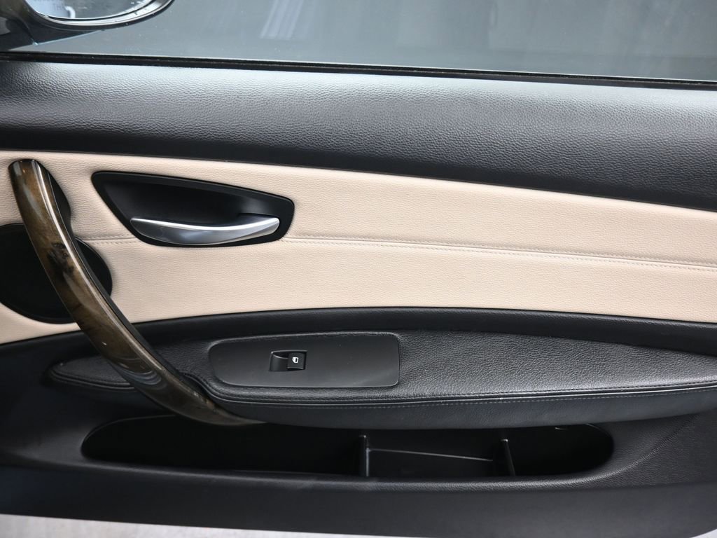 Used 2012 BMW 135i Convertible image 30