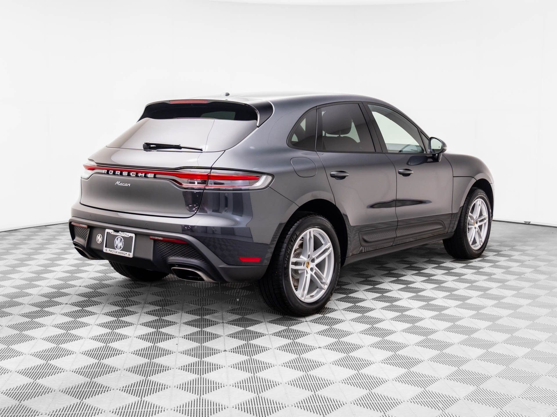 Certified 2025 Porsche Macan image 8