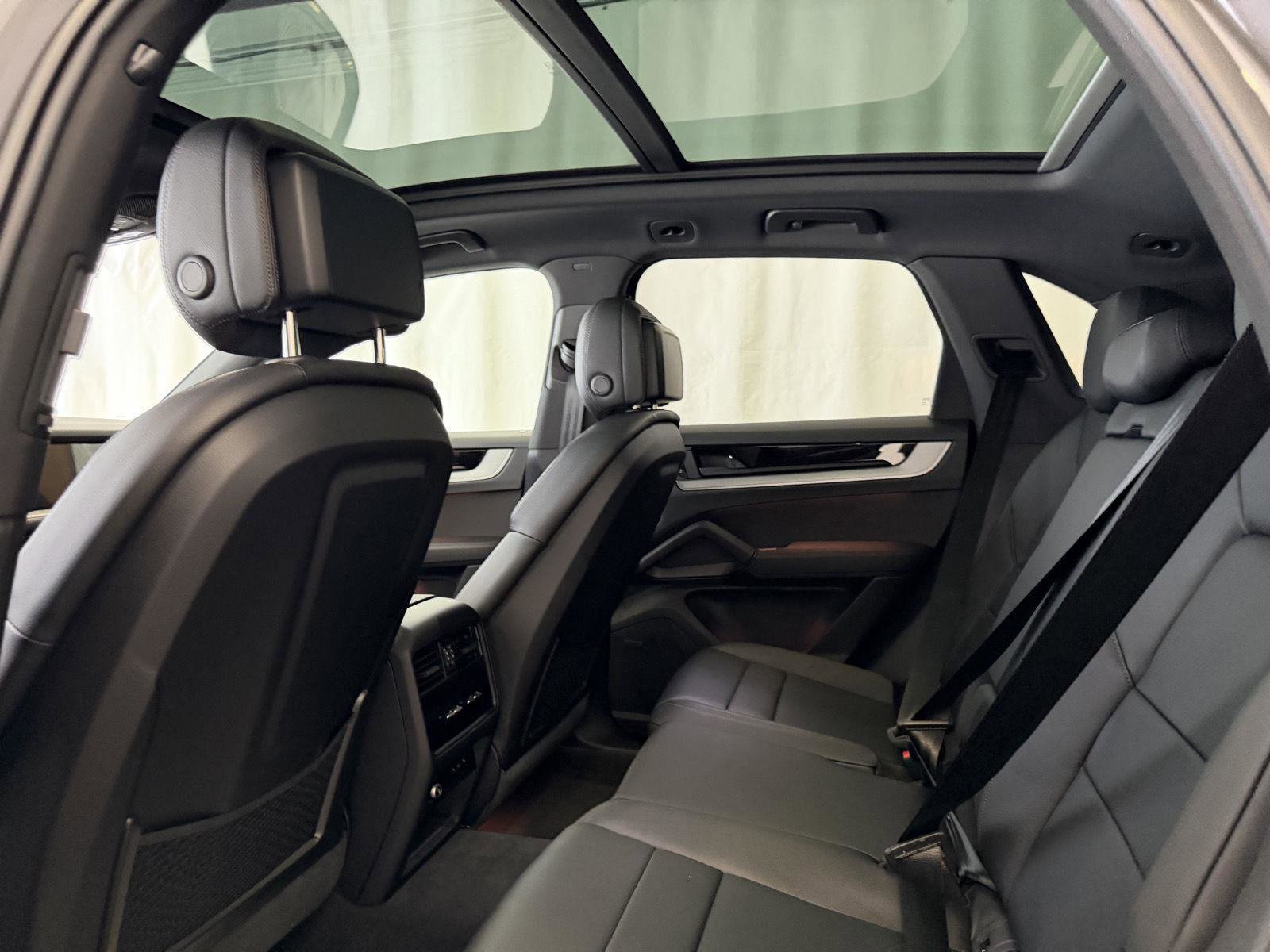 Certified 2025 Porsche Cayenne image 24