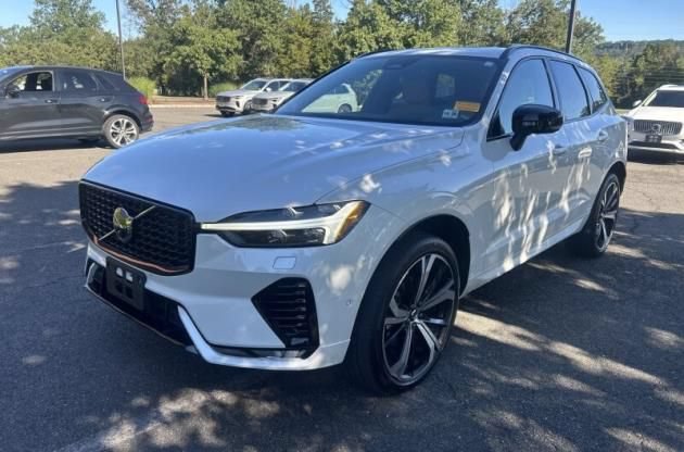 Used 2024 Volvo XC60 B5 Ultimate w/ Protection Package Premier AWD/4WD image 1