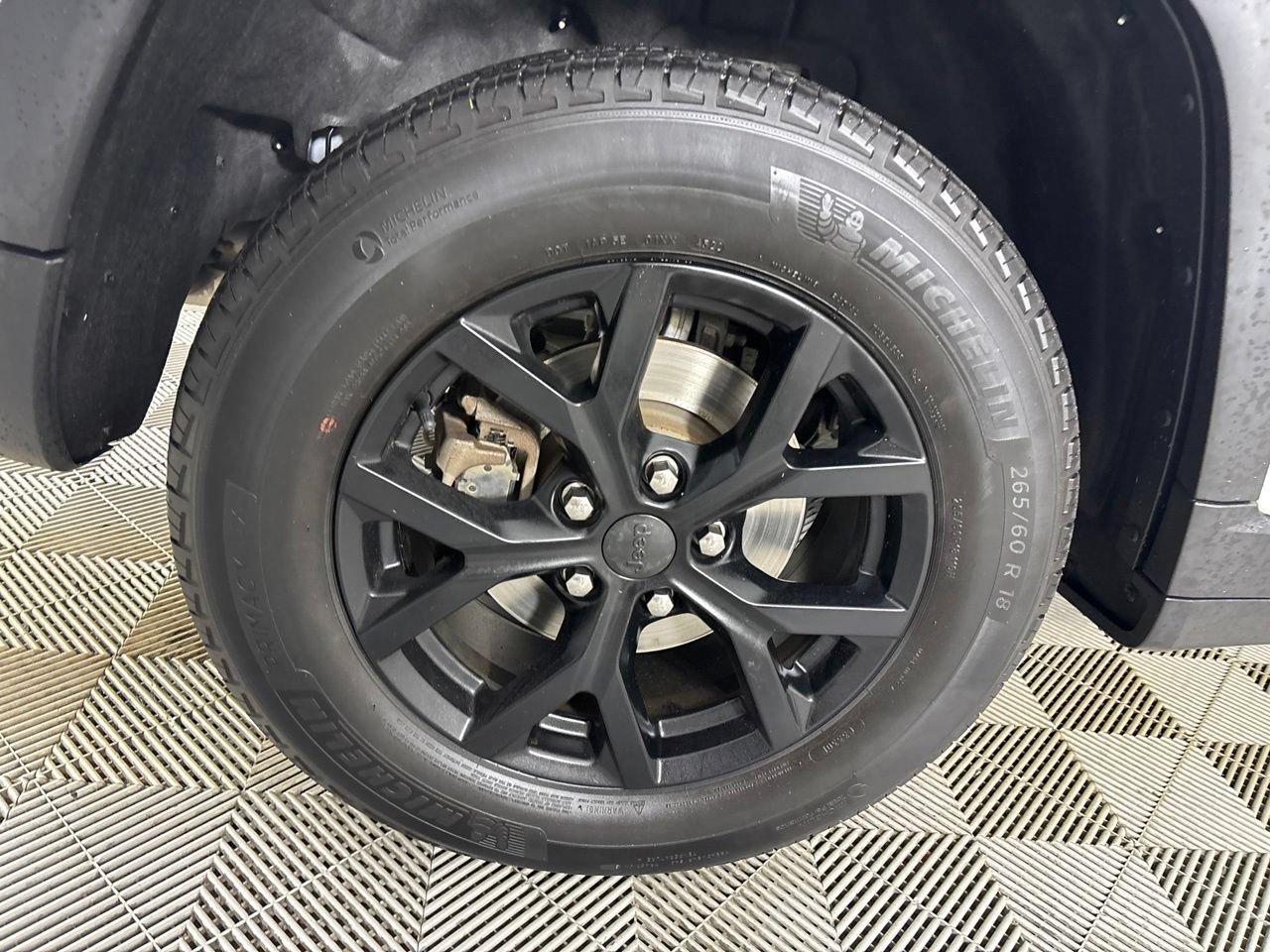 Used 2023 Jeep Grand Cherokee Limited AWD/4WD image 34