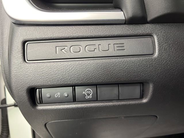 Used 2024 Nissan Rogue S image 31