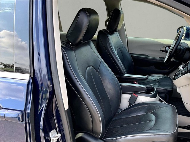 Used 2018 Chrysler Pacifica Limited w/ Advanced Safetytec Group FWD image 9