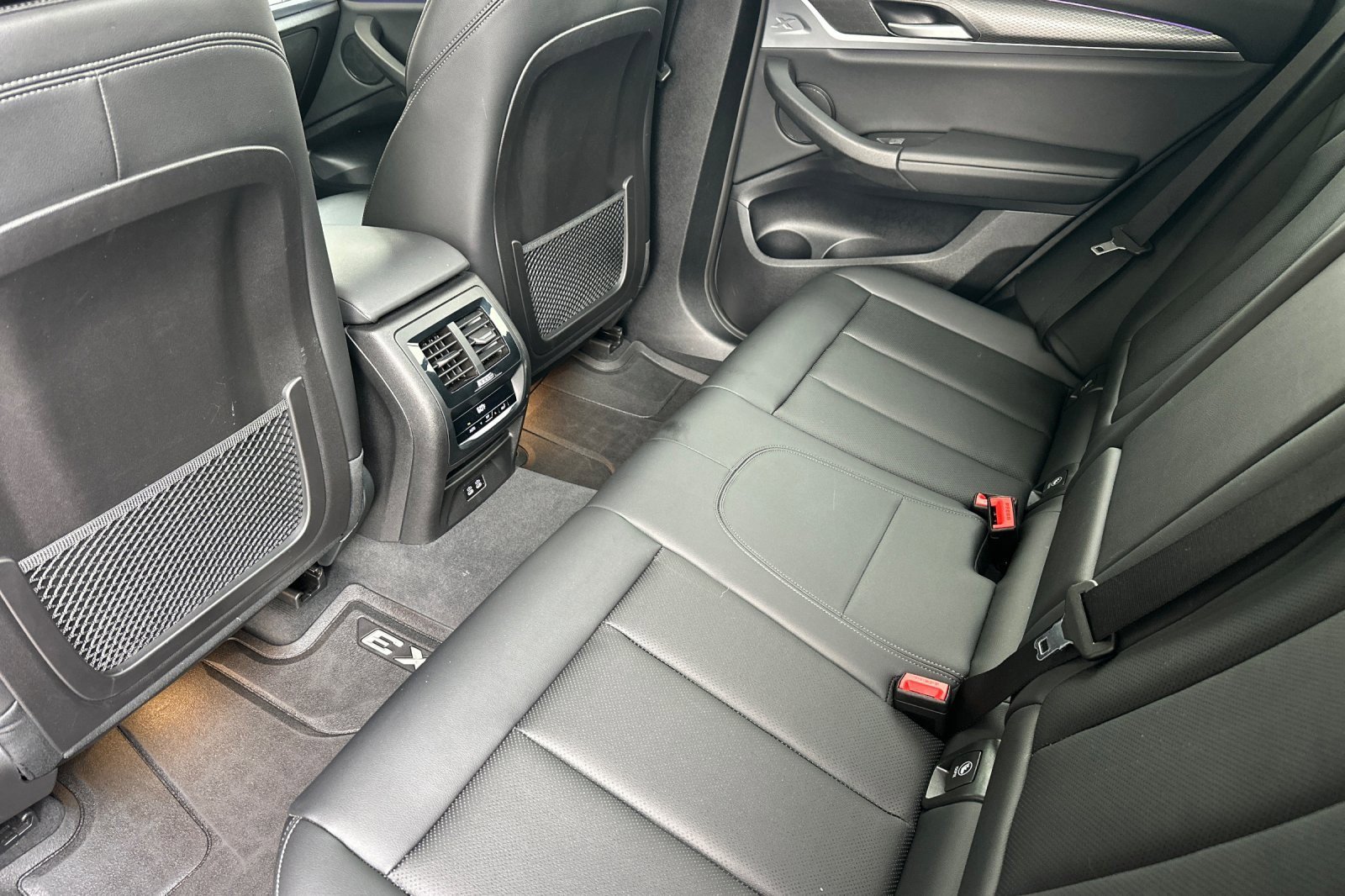 Used 2024 BMW X3 sDrive30i w/ M Sport Package image 11