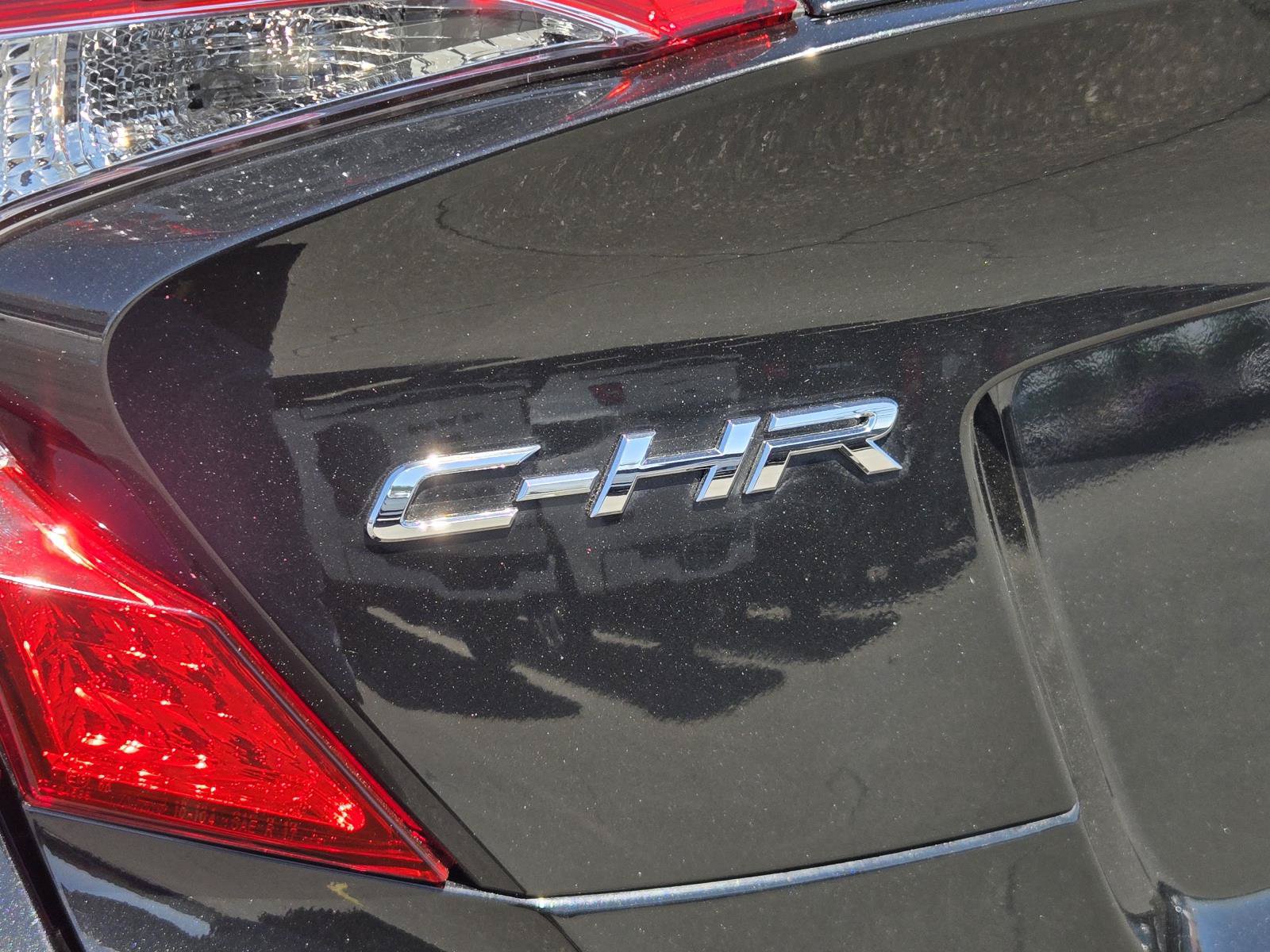 Used 2021 Toyota C-HR LE FWD image 34