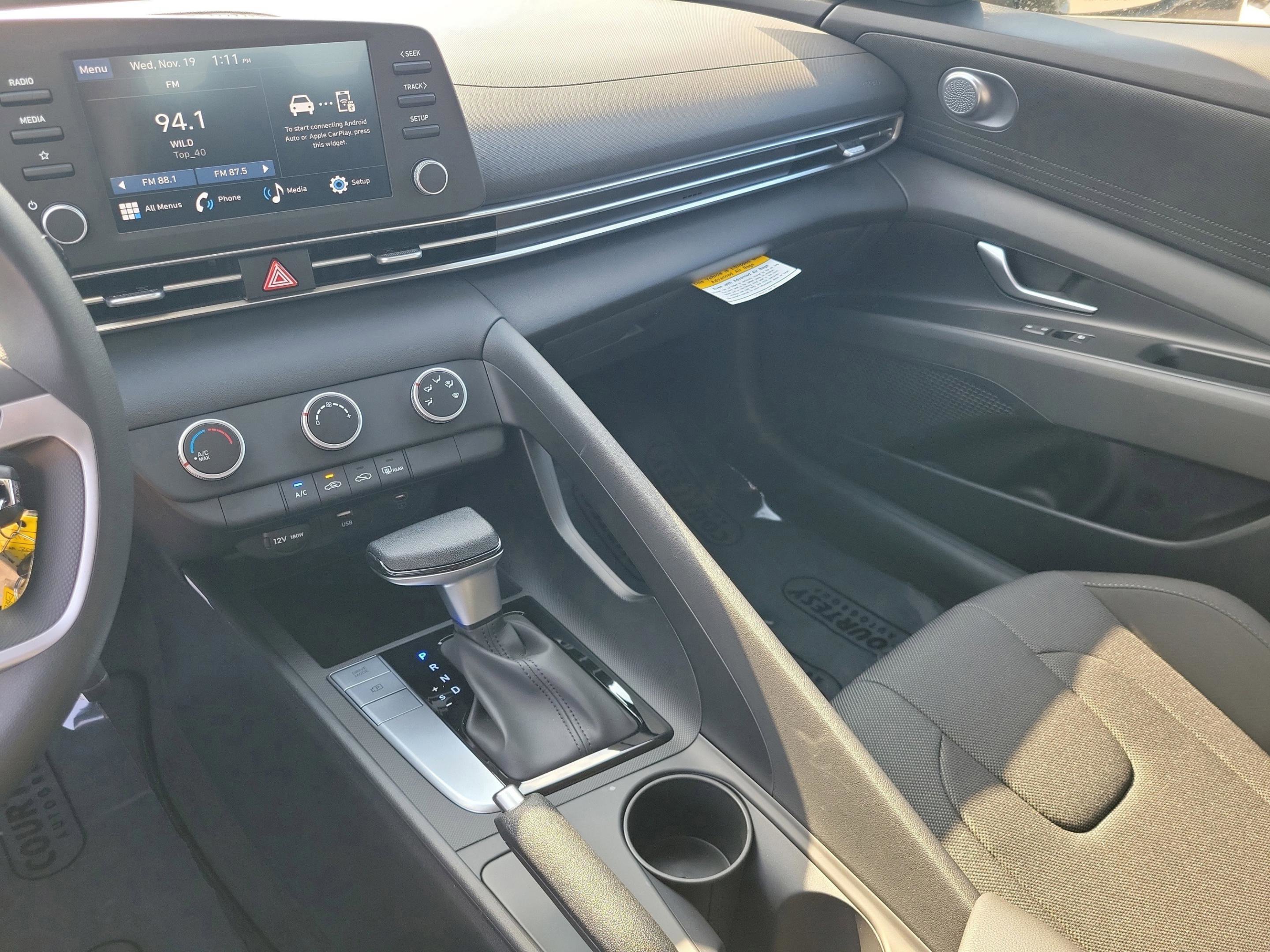 New 2026 Hyundai Elantra SE image 32