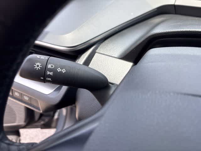 Used 2025 Toyota Prius LE AWD/4WD image 16