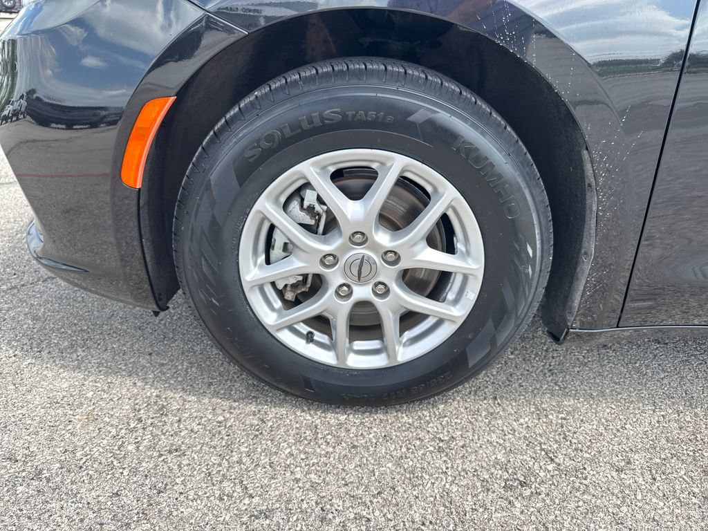 Certified 2023 Chrysler Pacifica Touring-L FWD image 37