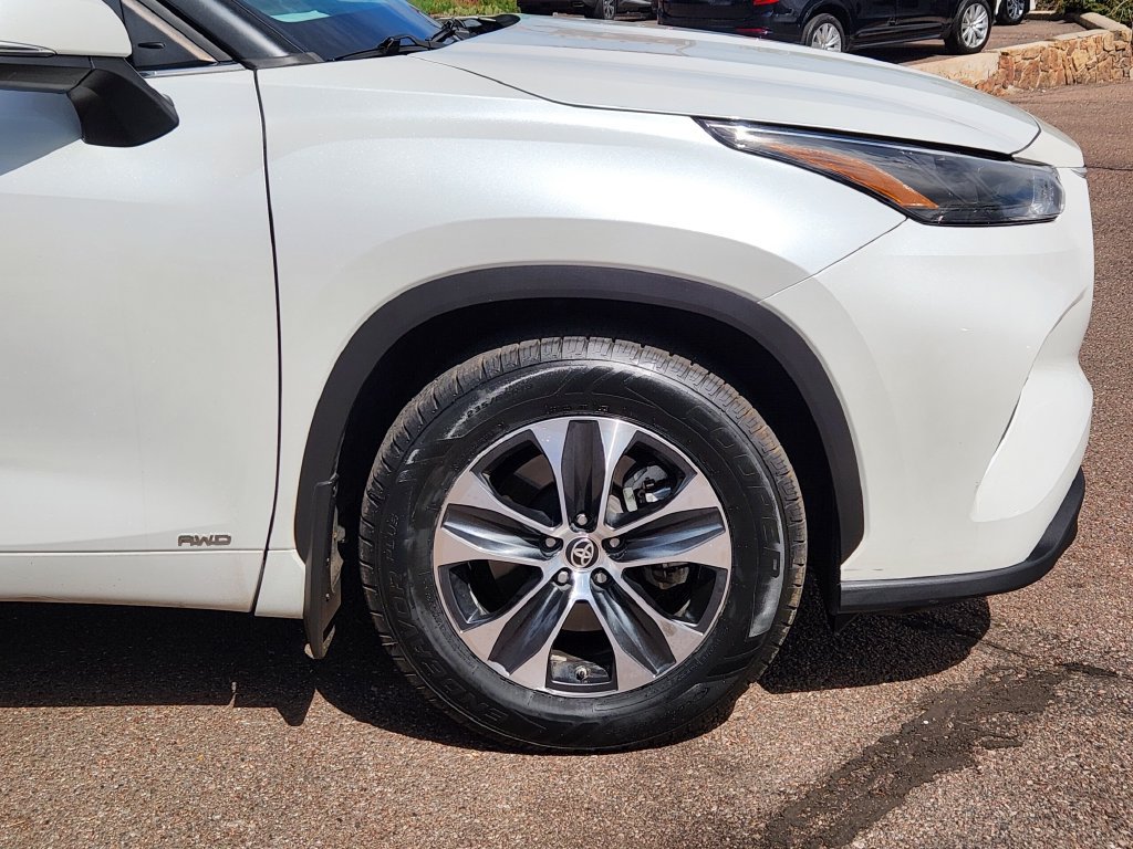 Used 2022 Toyota Highlander XLE AWD/4WD image 29