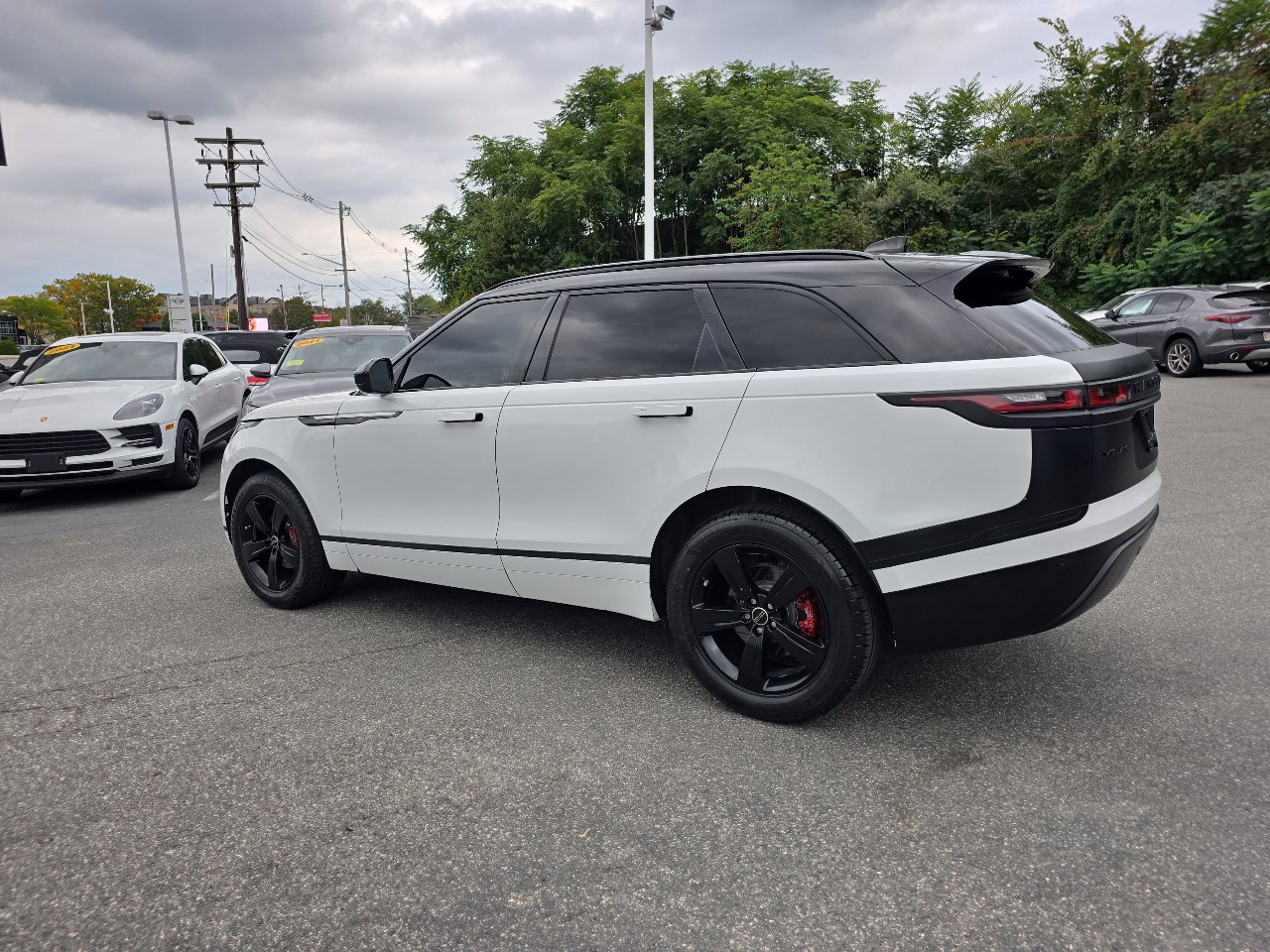 Used 2018 Land Rover Range Rover Velar S image 16