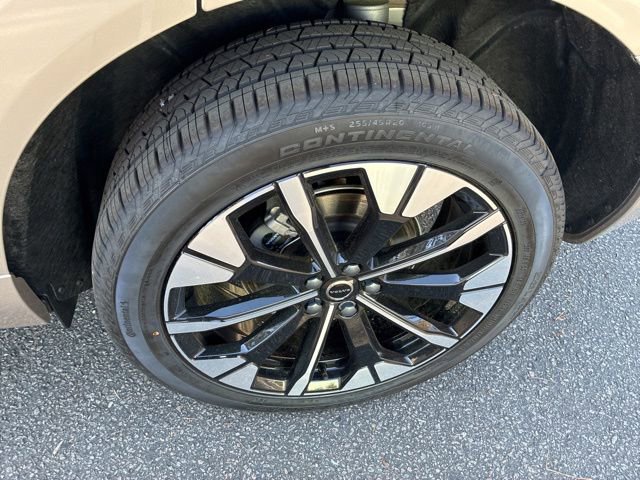 New 2026 Volvo XC60 B5 Plus w/ Protection Package Premier AWD/4WD image 12
