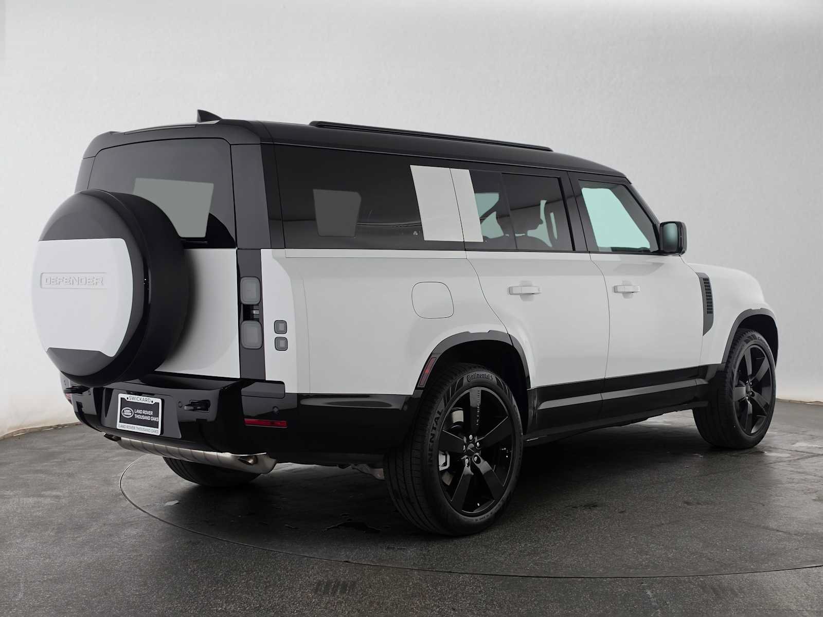 New 2026 Land Rover Defender 130 X-Dynamic SE AWD/4WD image 5