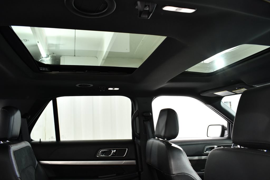 Used 2019 Ford Explorer XLT w/ Equipment Group 202A AWD/4WD image 18