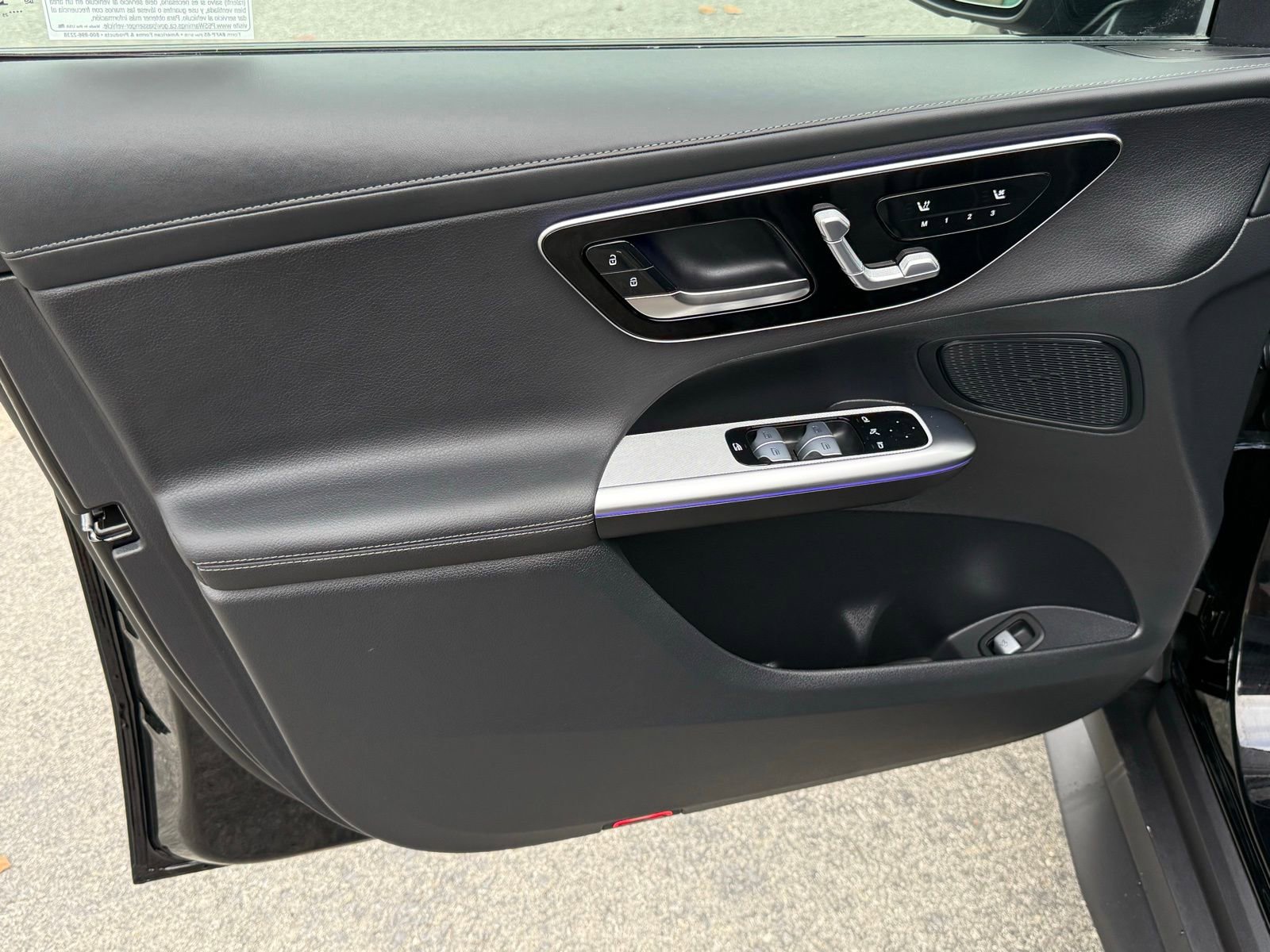 Used 2025 Mercedes-Benz GLC 300 4MATIC image 21