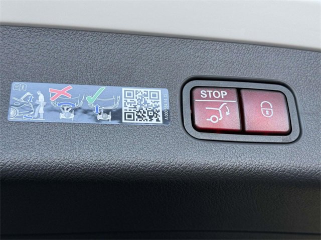 Used 2025 Mercedes-Benz GLC 300 4MATIC image 18