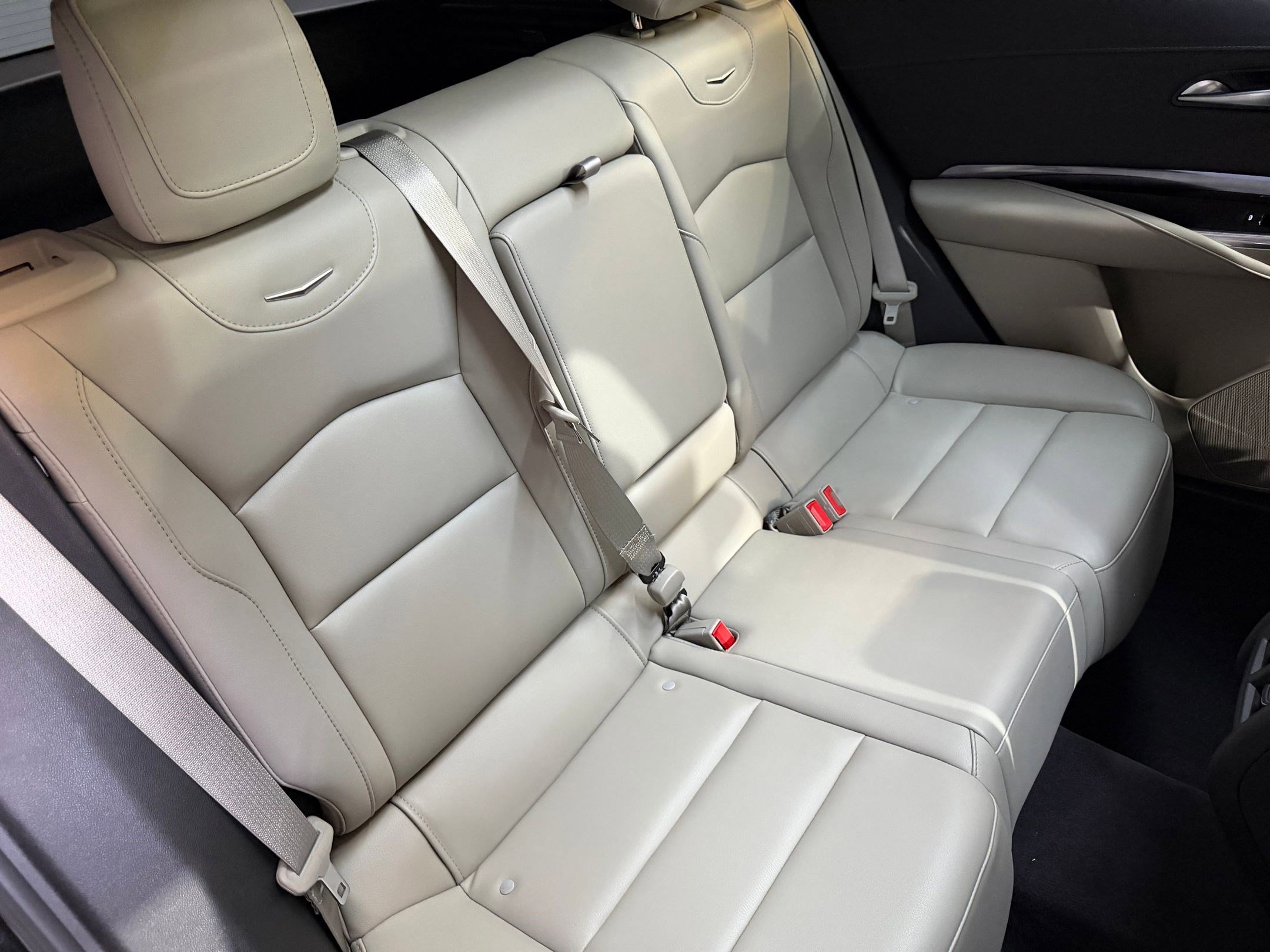 Used 2023 Cadillac XT4 Luxury FWD image 45