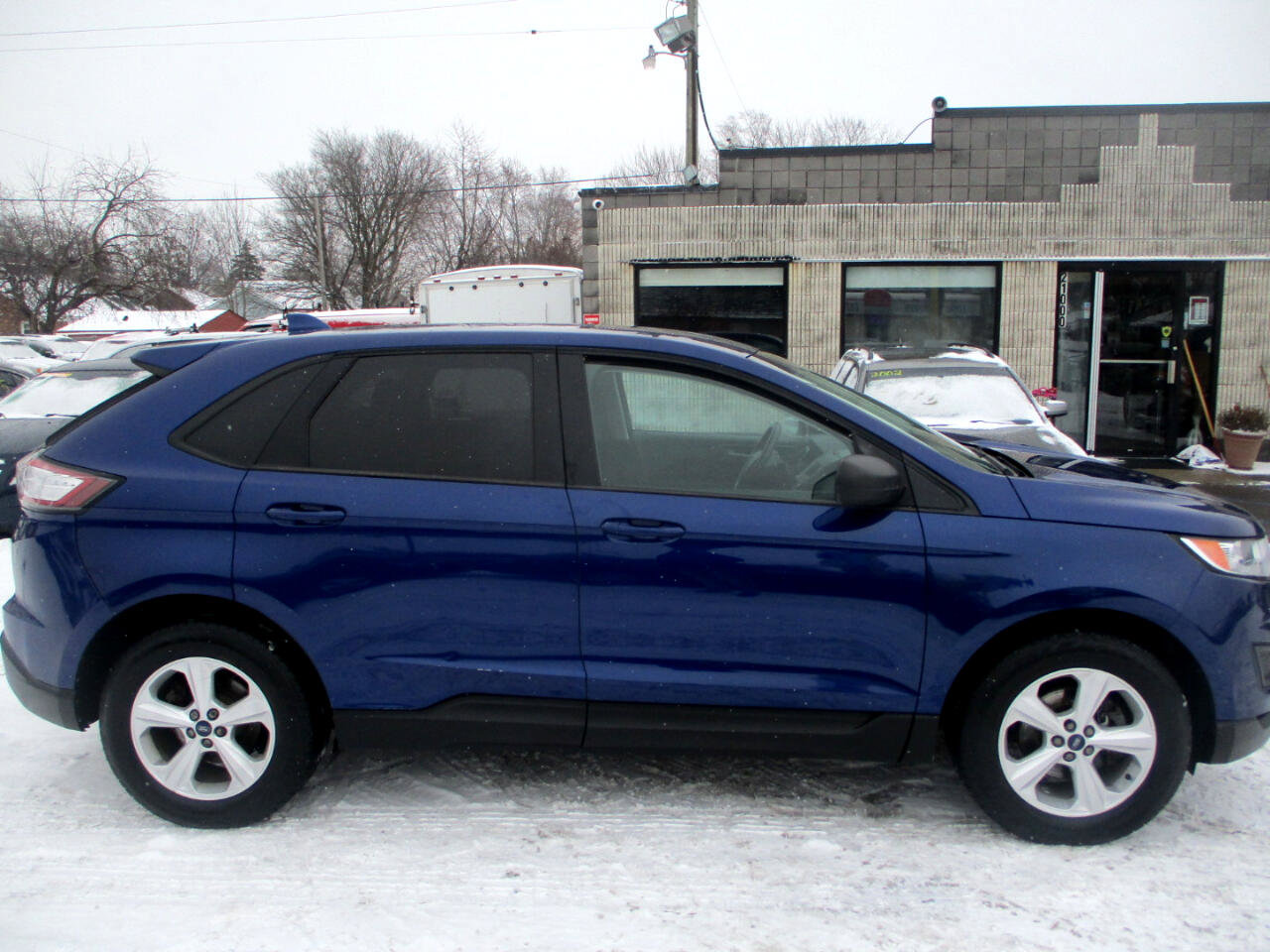 Used 2015 Ford Edge SE image 2