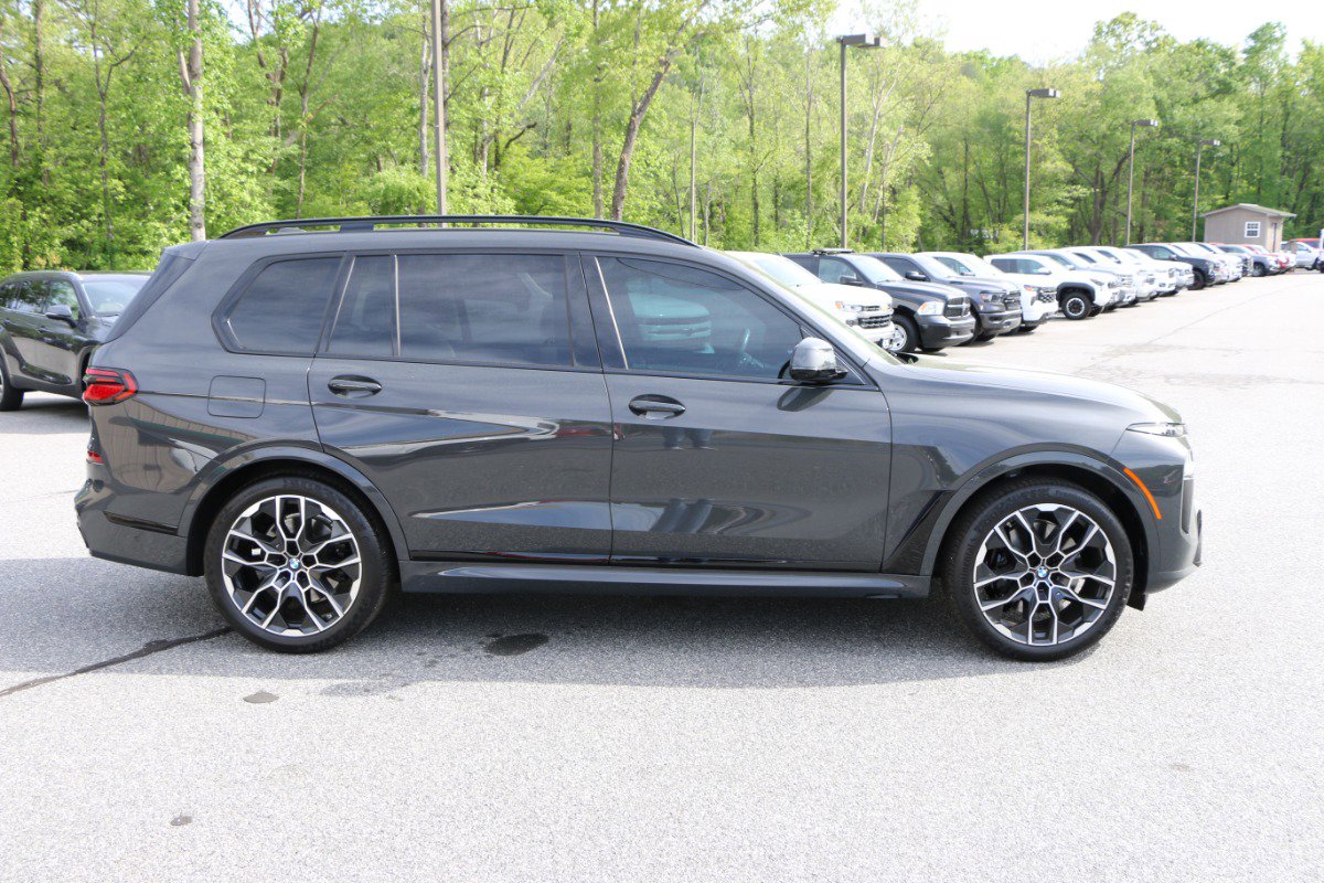 Used 2026 BMW X7 xDrive40i w/ Executive Package image 9