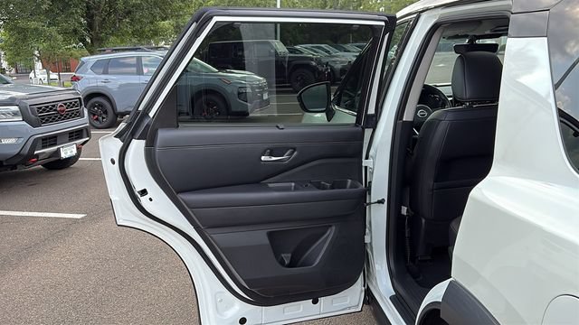 Certified 2024 Nissan Pathfinder SL w/ SL Premium Package AWD/4WD image 23