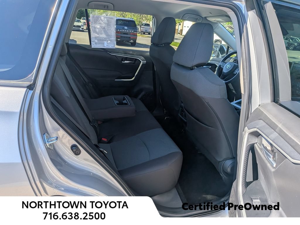 Used 2025 Toyota RAV4 XLE AWD/4WD image 33