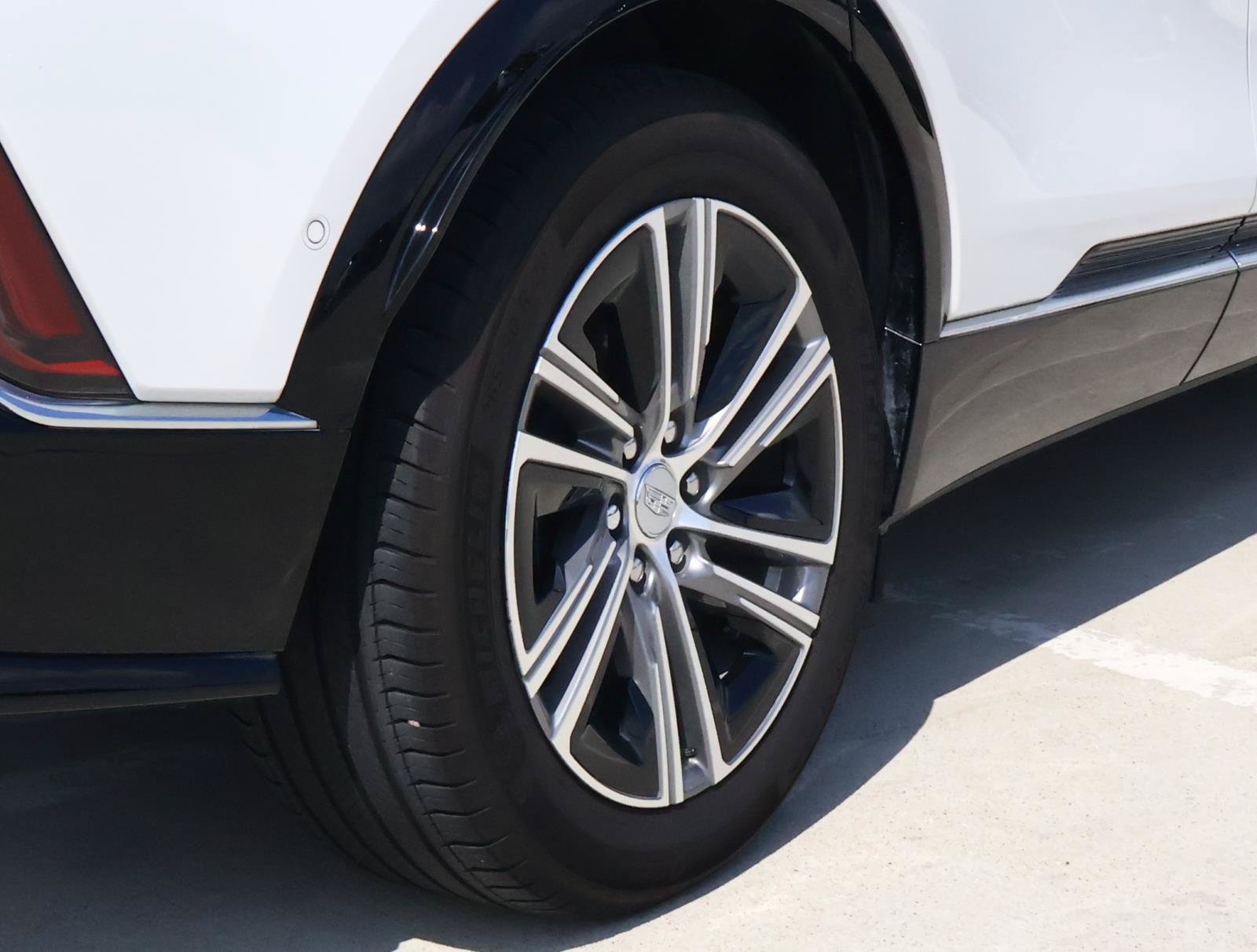 Used 2024 Cadillac Lyriq Luxury RWD image 12