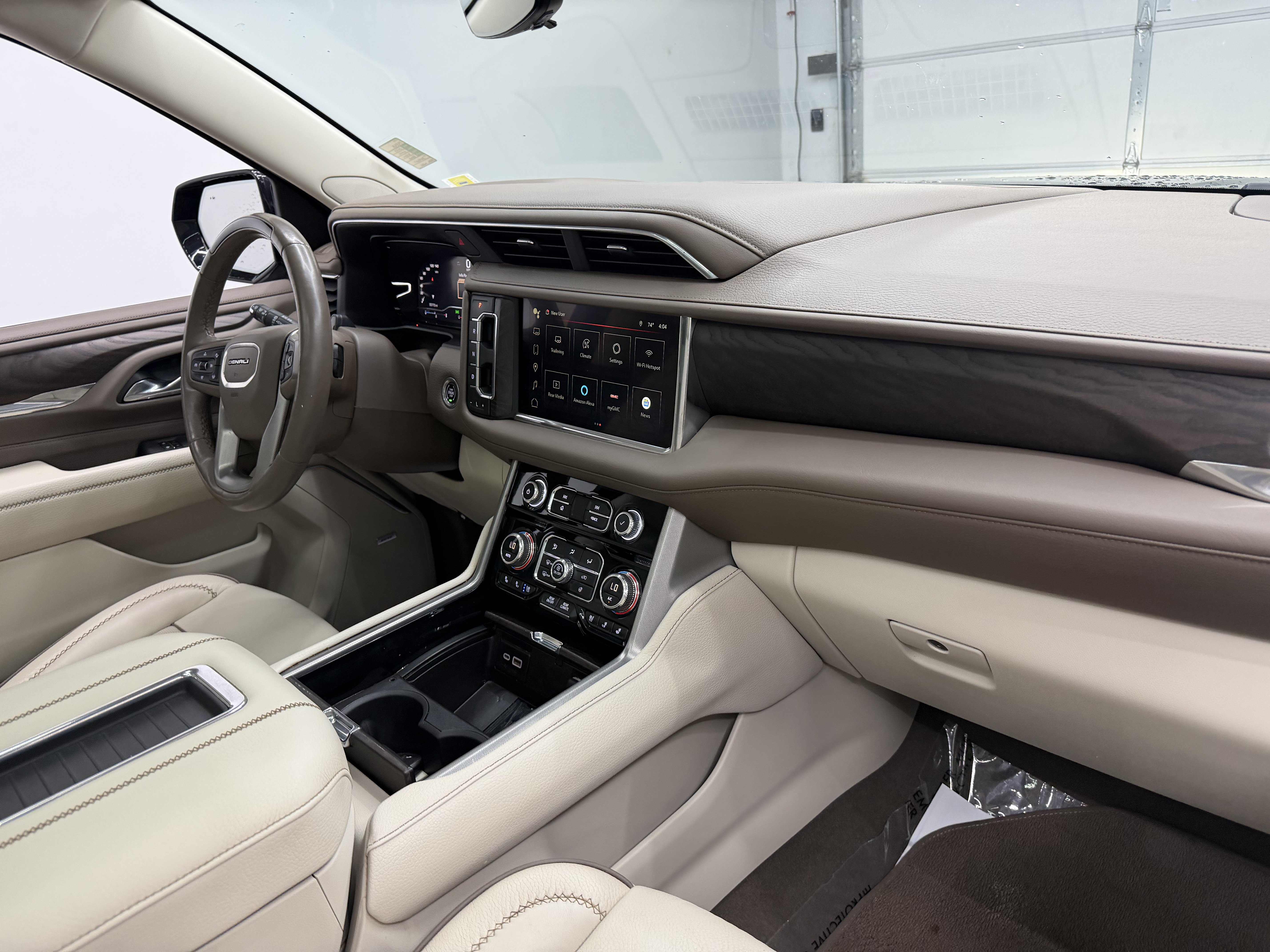 Used 2023 GMC Yukon Denali w/ Advanced Technology Package AWD/4WD image 29