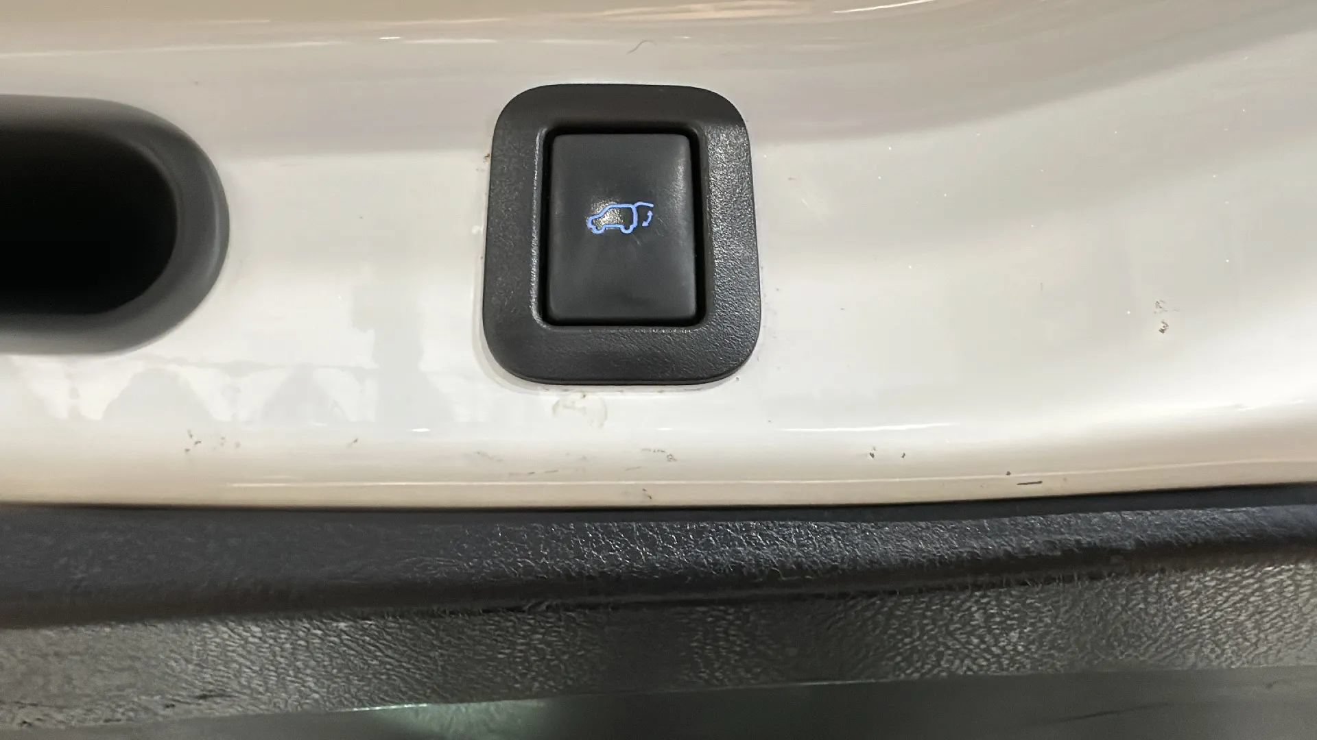 Used 2016 Toyota Highlander Limited Platinum AWD/4WD image 16