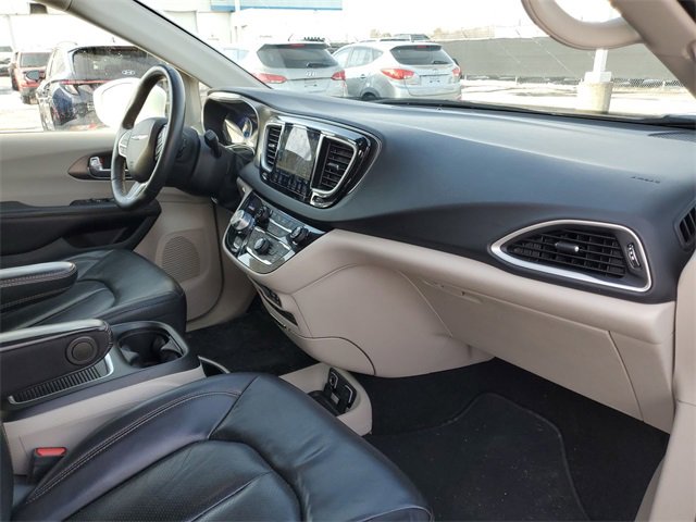 Used 2020 Chrysler Pacifica Touring-L Plus w/ Advanced Safetytec Group image 28