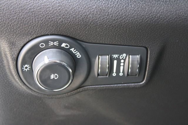 Used 2024 Jeep Compass Trailhawk AWD/4WD image 13