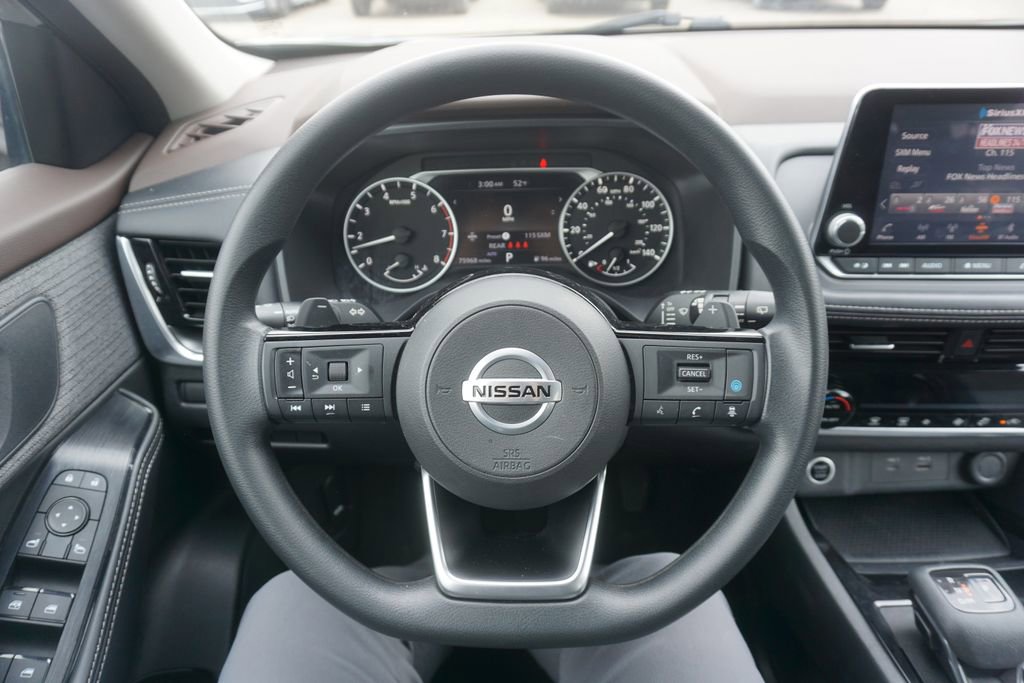 Used 2021 Nissan Rogue SV AWD/4WD image 3
