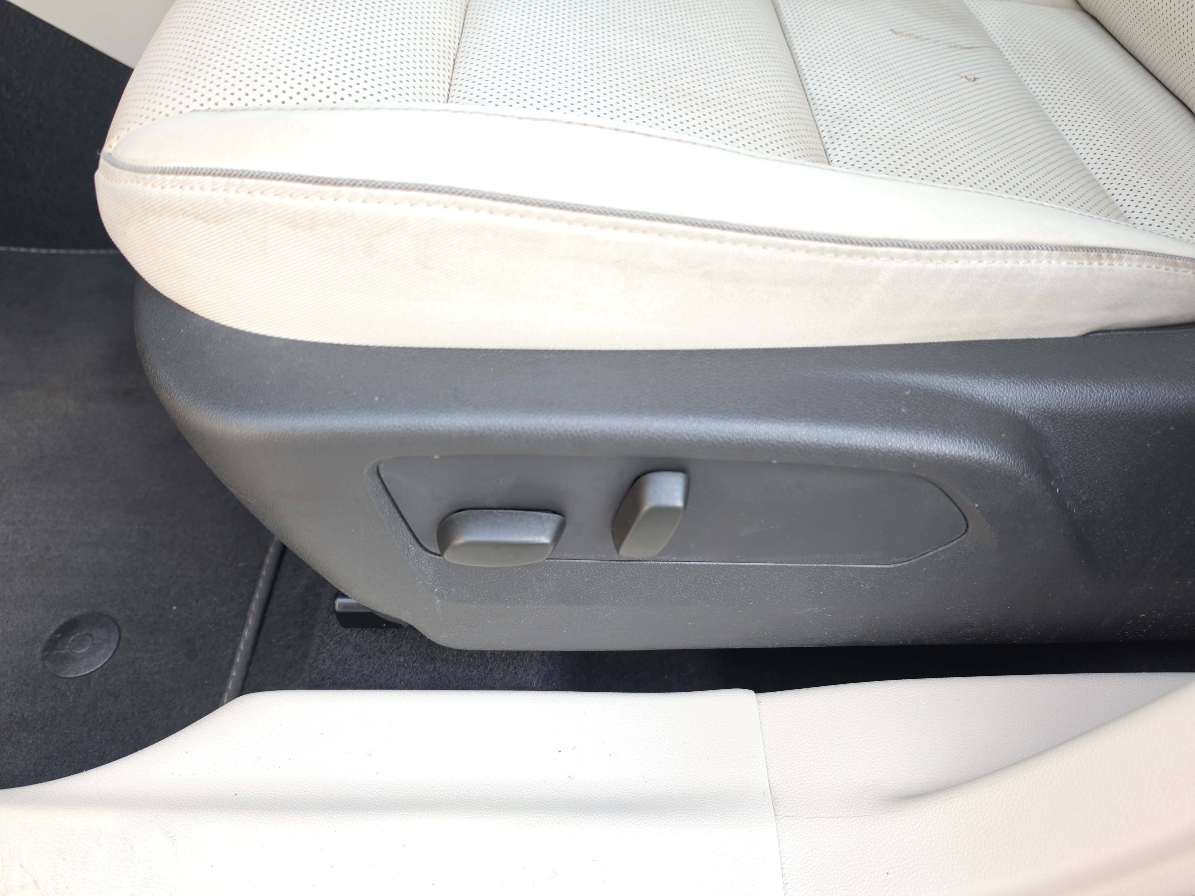 Used 2022 Buick Envision Essence w/ Safety Package FWD image 16