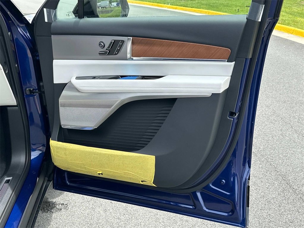 New 2026 Cadillac Vistiq Sport image 8