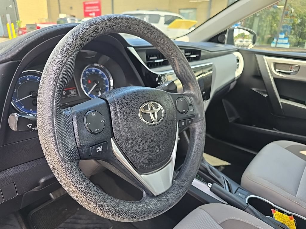 Used 2017 Toyota Corolla LE w/ Carpet Mat Package (TMS) FWD image 32