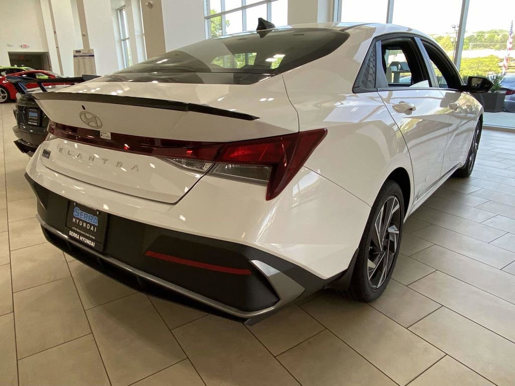 Certified 2025 Hyundai Elantra Sport image 2