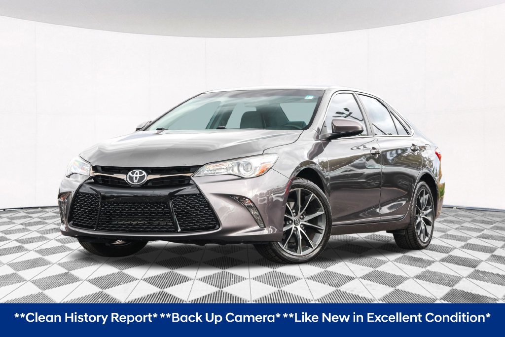 Used 2017 Toyota Camry XSE w/ Moonroof Package FWD image 2
