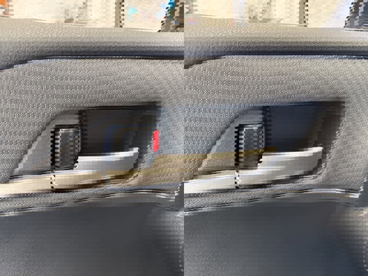 Used 2025 Toyota Camry SE w/ Convenience Package image 34