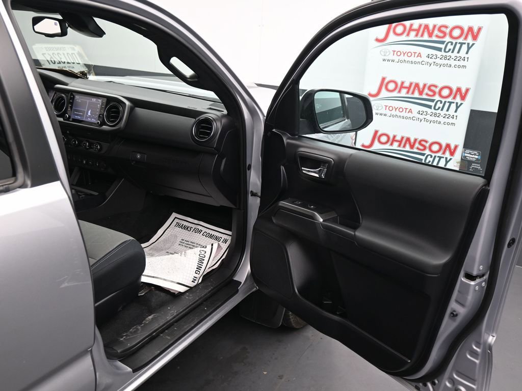 Used 2020 Toyota Tacoma TRD Sport w/ Technology Package image 19