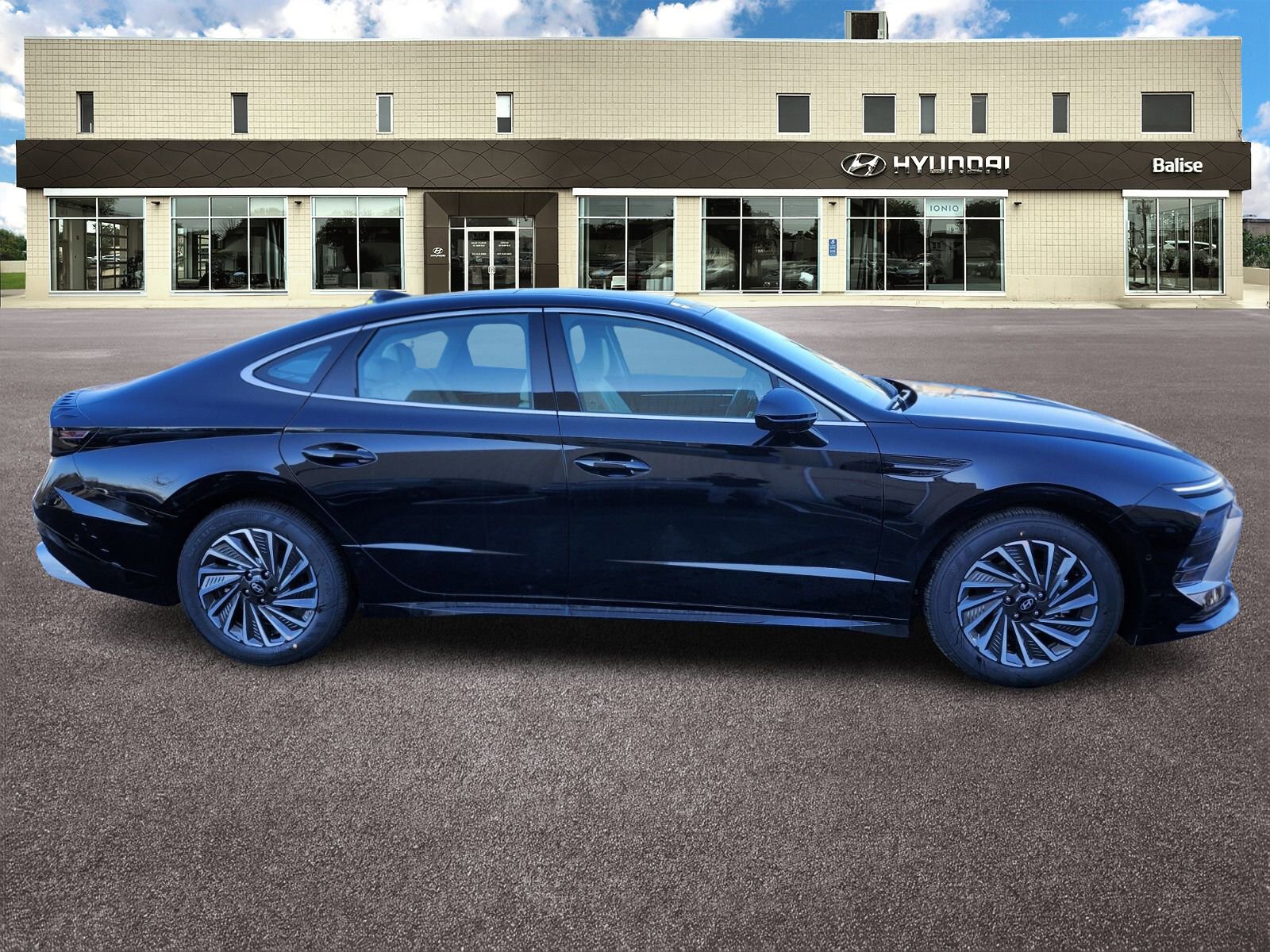 New 2026 Hyundai Sonata Limited FWD image 2