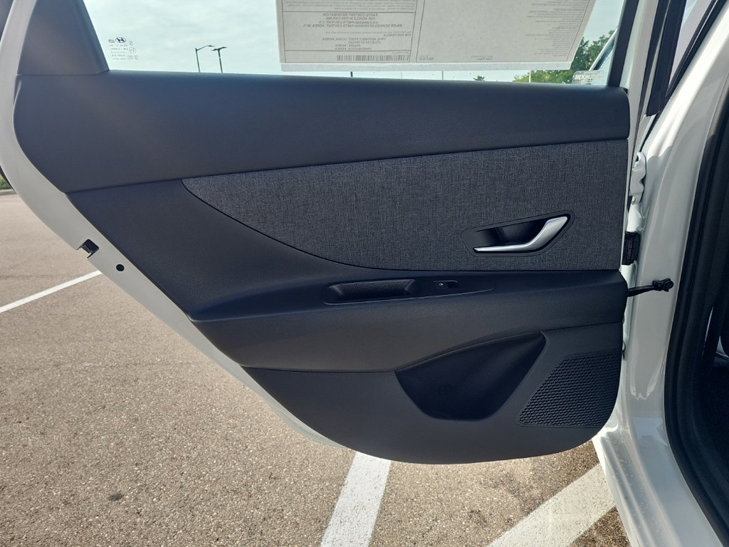 New 2026 Hyundai Elantra Limited FWD image 30