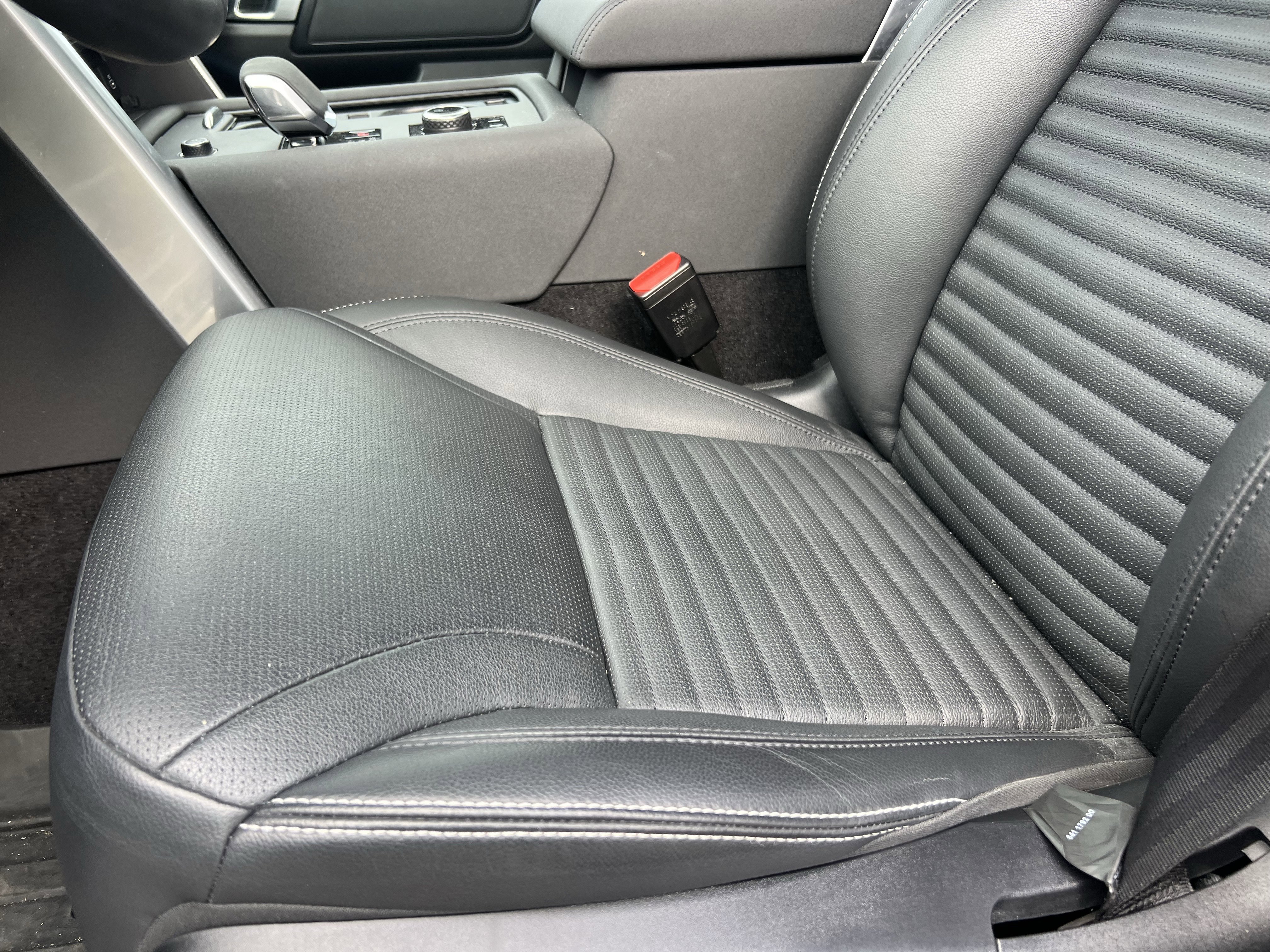 Certified 2024 Land Rover Discovery S image 16