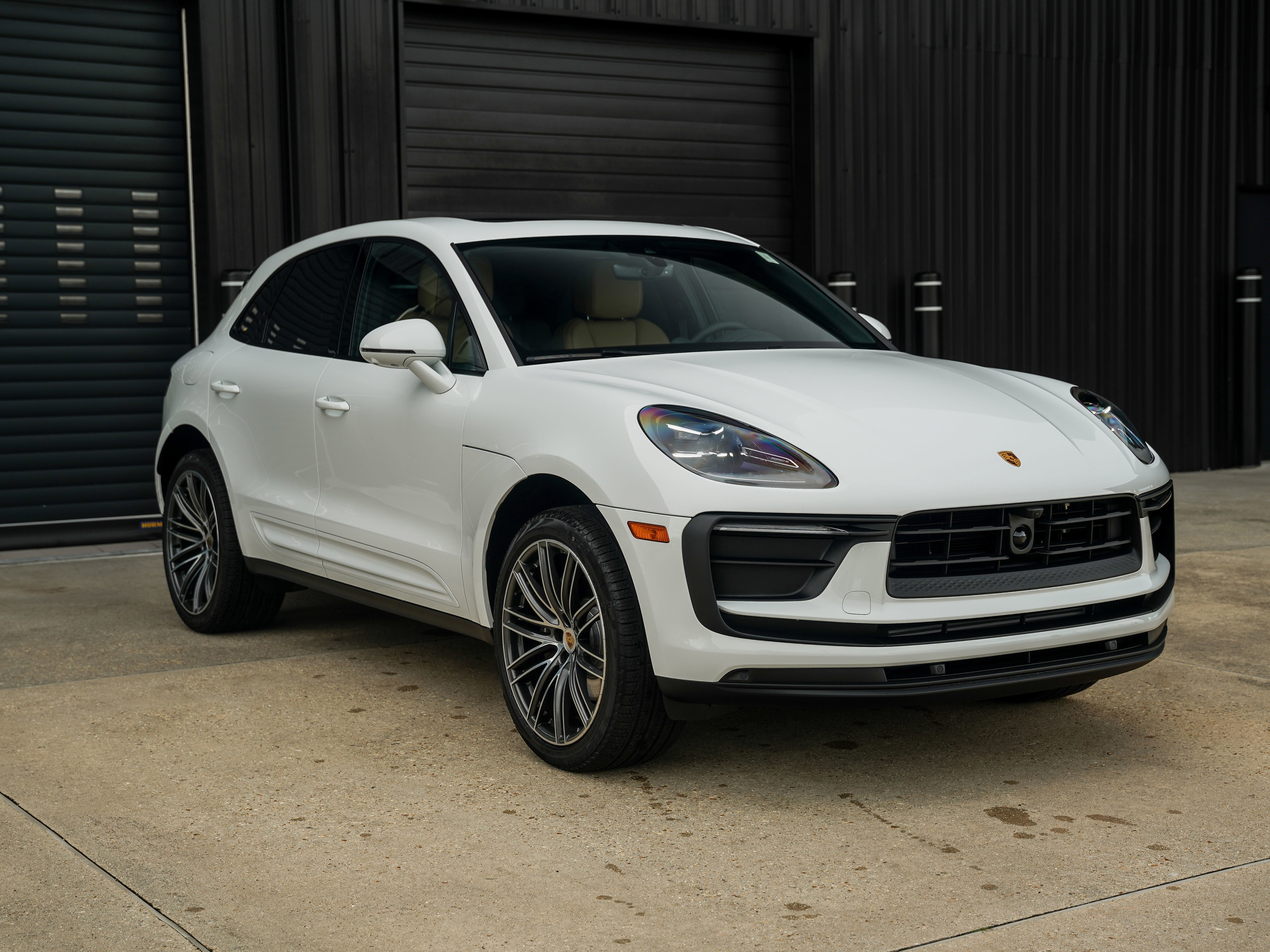 Certified 2025 Porsche Macan image 7