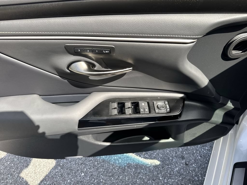 Used 2025 Lexus ES 350 w/ Premium Package FWD image 40