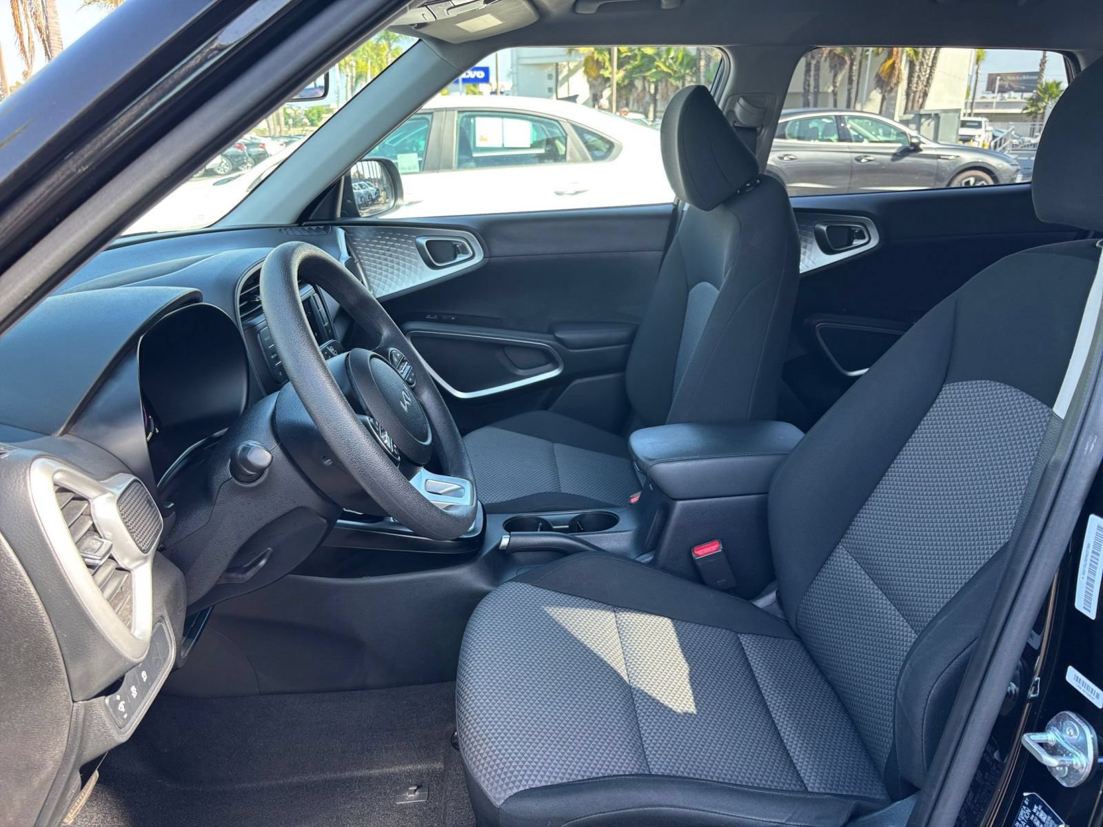 Used 2025 Kia Soul LX w/ LX Technology Package FWD image 24