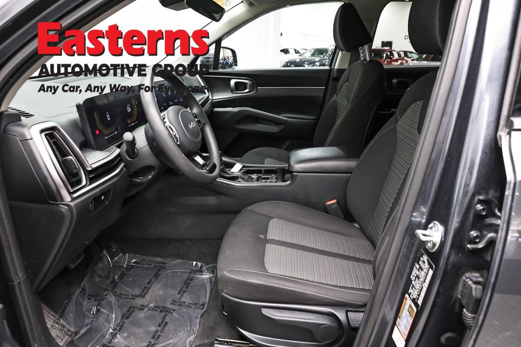 Used 2024 Kia Sorento LX FWD image 14
