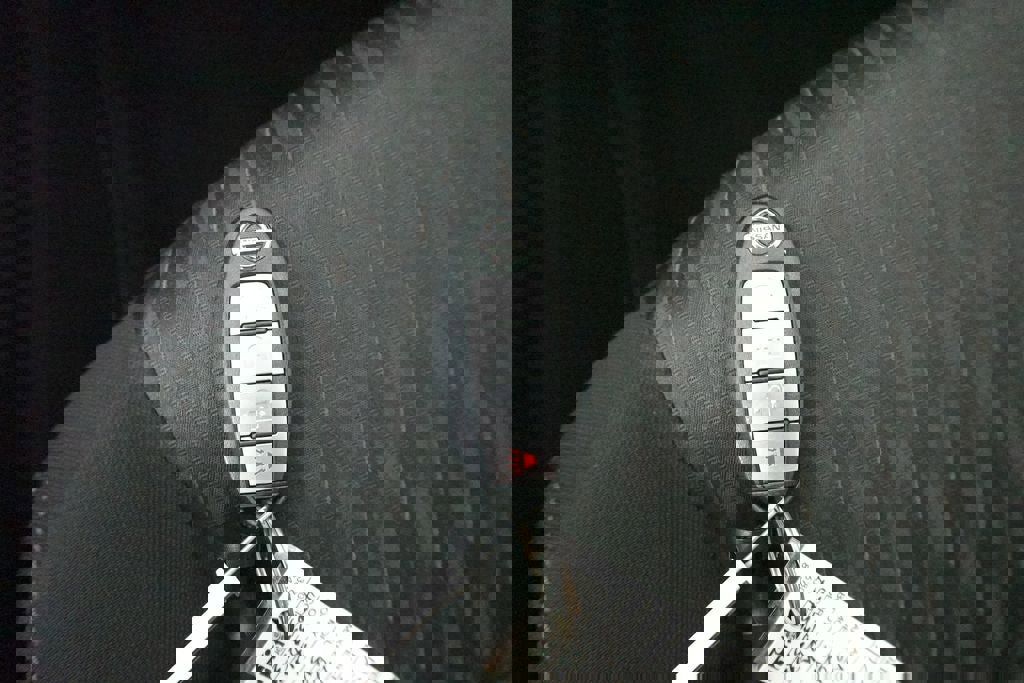 Used 2017 Nissan Rogue SV image 31