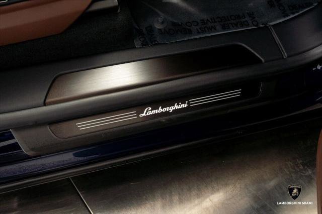 Used 2025 Lamborghini Urus SE AWD/4WD image 40