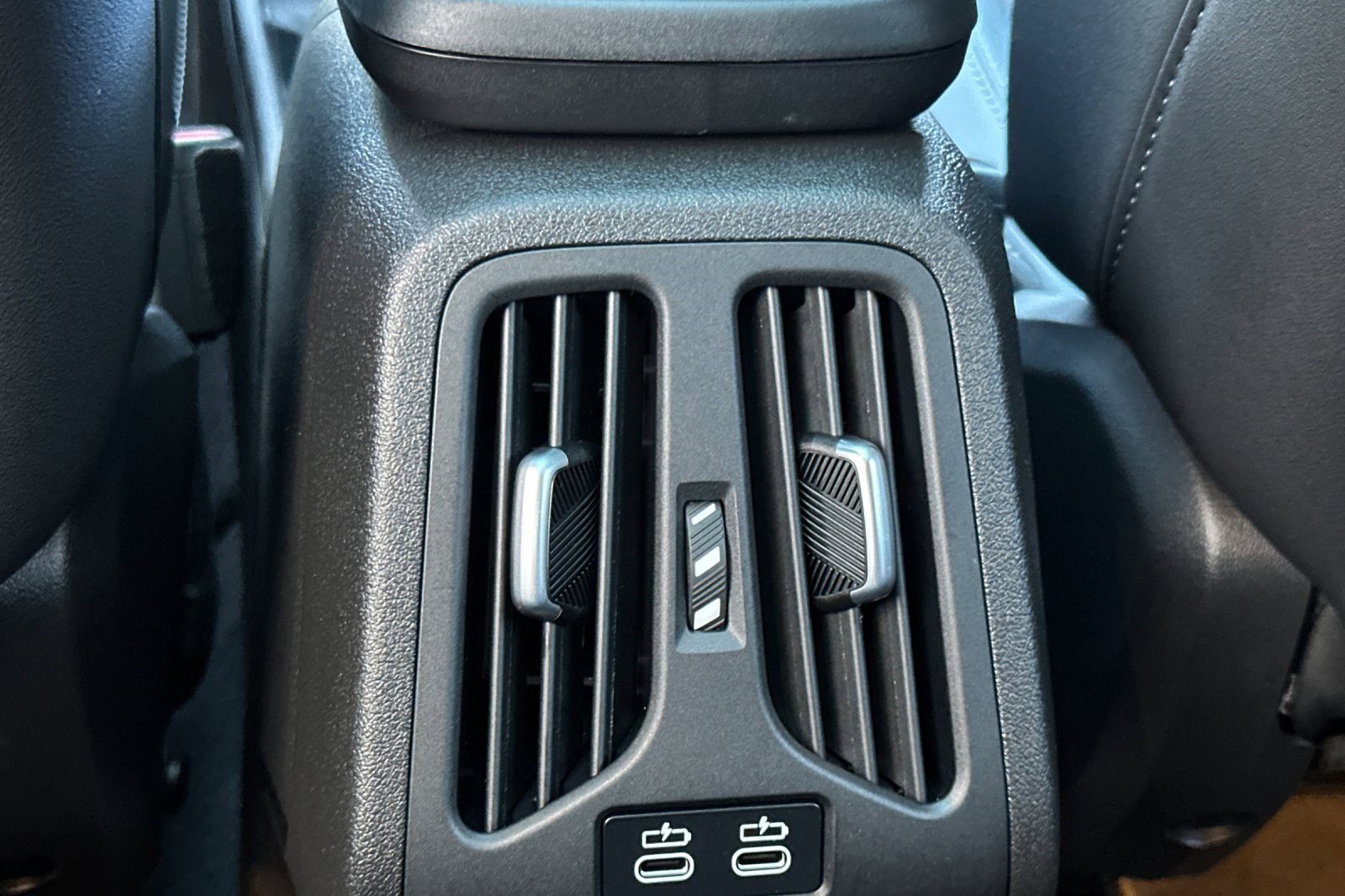 Used 2025 BMW X2 xDrive28i w/ Premium Package image 16