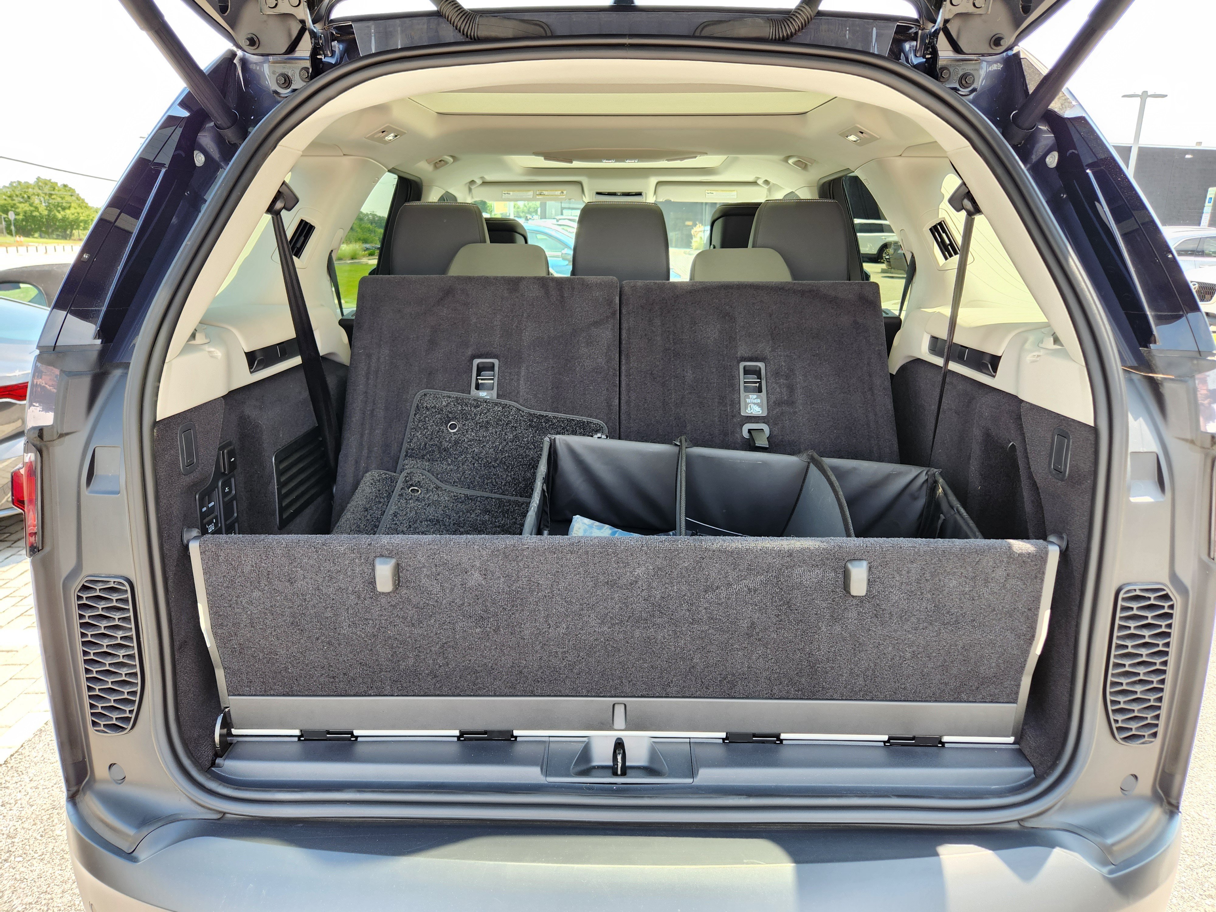 Certified 2025 Land Rover Discovery S AWD/4WD image 8